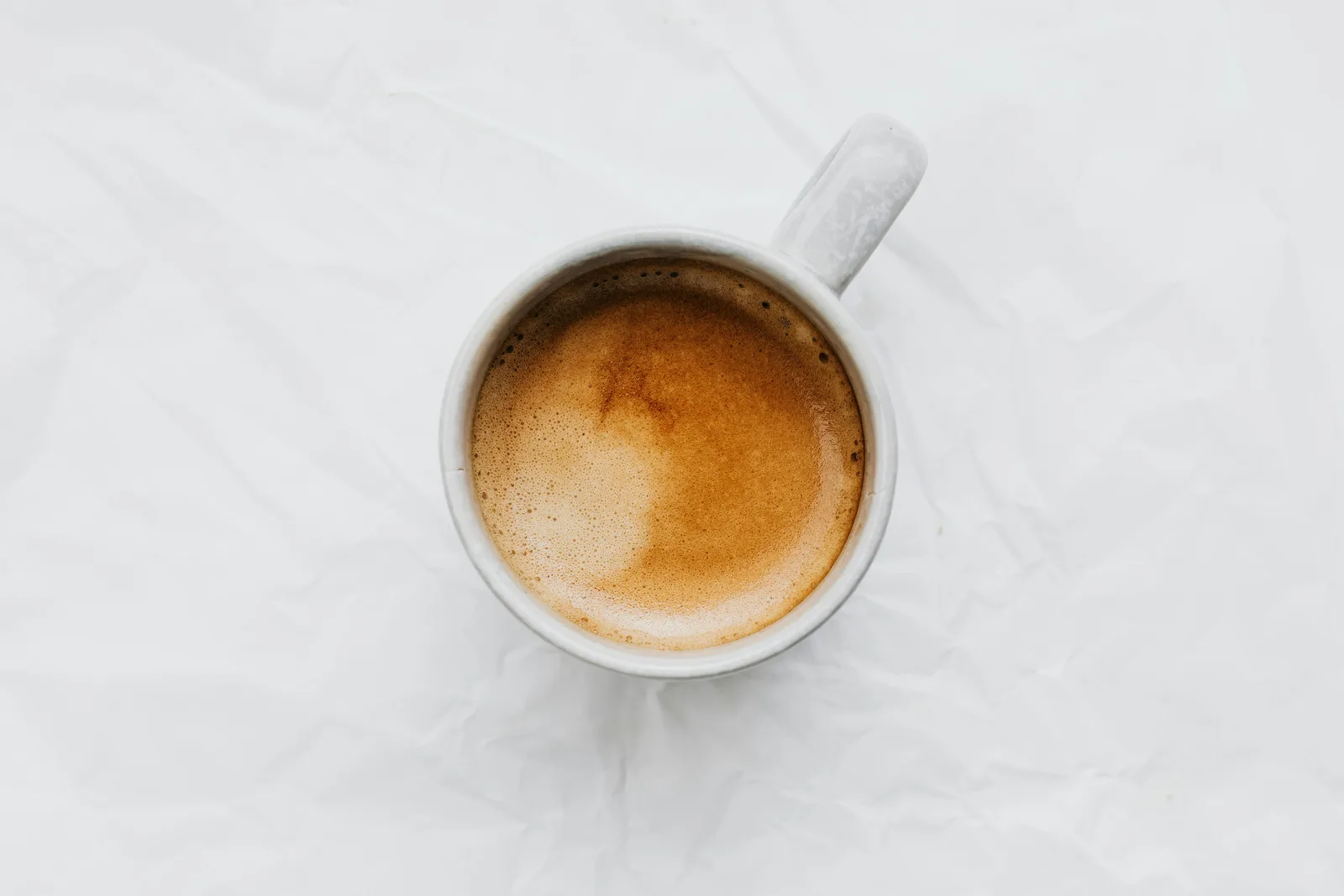 Tolerance and washout: Aerial view of a coffee cup on a white background. Ideal for food and beverage themes.