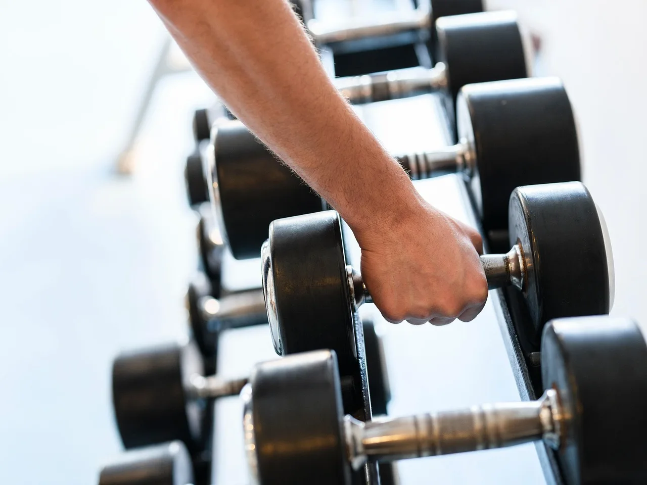 How to test grip strength: weights, dumbbells, strength, force, exercise, sport, fitness, wrist, hand, muscle, body, health