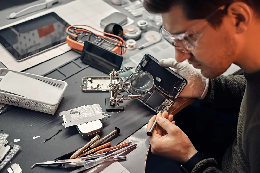 What is the right order to fix broken sleep?: man, repair, technician, device, equipment, technology, mobile, smartphone, magnifier, broken, tool, electronic, digital
