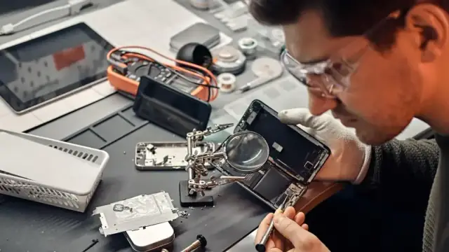 man, repair, technician, device, equipment, technology, mobile, smartphone, magnifier, broken, tool, electronic, digital, service, fix, repair, technician, technician, technician, technician, technician, magnifier, fix, 